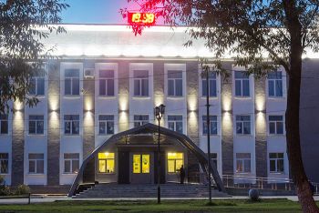 Громкоговорители установлены в городском сквере, школах, Домах культуры, каждые два часа они транслируют обращения к жителям