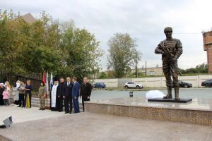 В Еманжелинске торжественно открыли аллею Славы участников СВО
