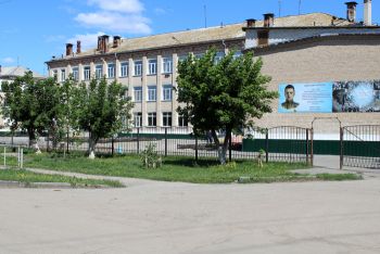 В Еманжелинском районе в школе № 16 раньше обычного, с 20 октября, начались осенние каникулы