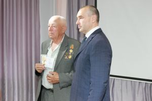 В Еманжелинском округе участникам ликвидации последствий аварии на Чернобыльской АЭС вручены памятные знаки